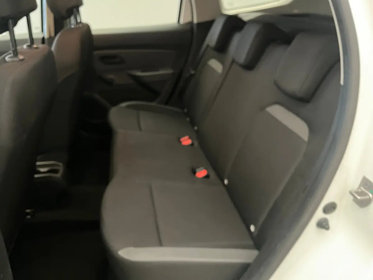 1.0 TCe Essential Airco | | Bluetooth | Centrale Vergrendeling | Elek. Ramen | | Airco | Centrale deurvergrendeling met afstandsbediening | DAB ontvanger