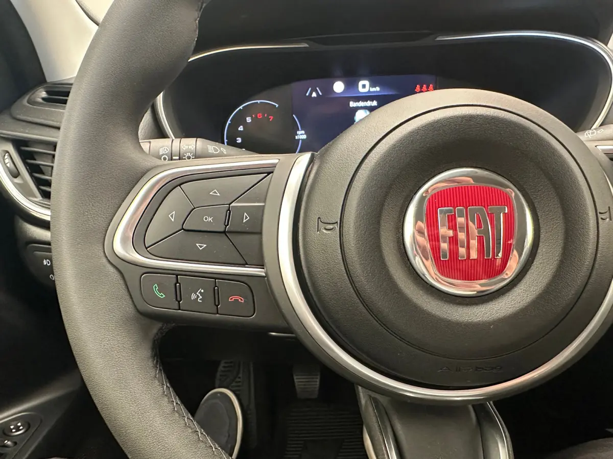 1.0 Cross Camera | Keyless | Navigatie | 17" Lichtmetaal | Climate | Adpatieve Cruise | Carplay | Achteruitrijcamera | Airco (automatisch) | Armsteun voor