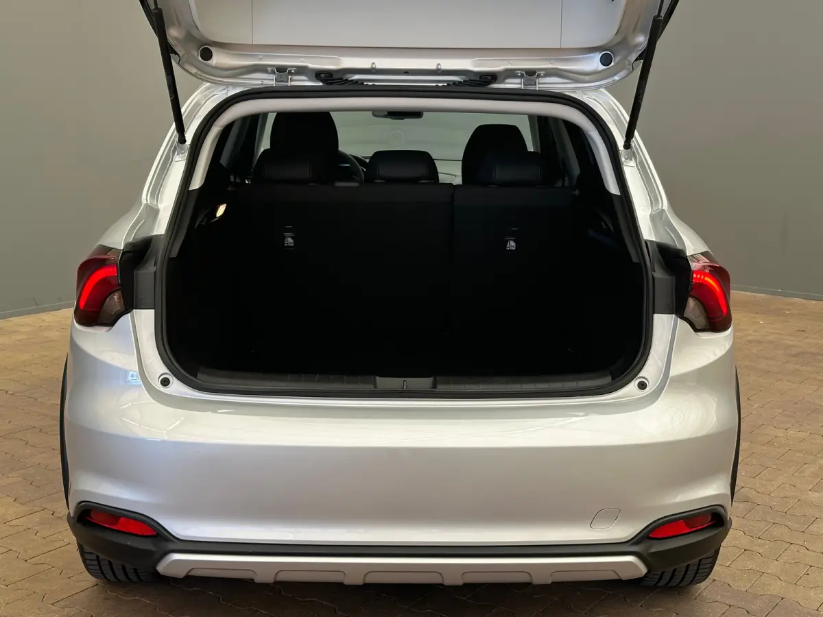 1.0 Cross Camera | Keyless | Navigatie | 17" Lichtmetaal | Climate | Adpatieve Cruise | Carplay | Achteruitrijcamera | Airco (automatisch) | Armsteun voor