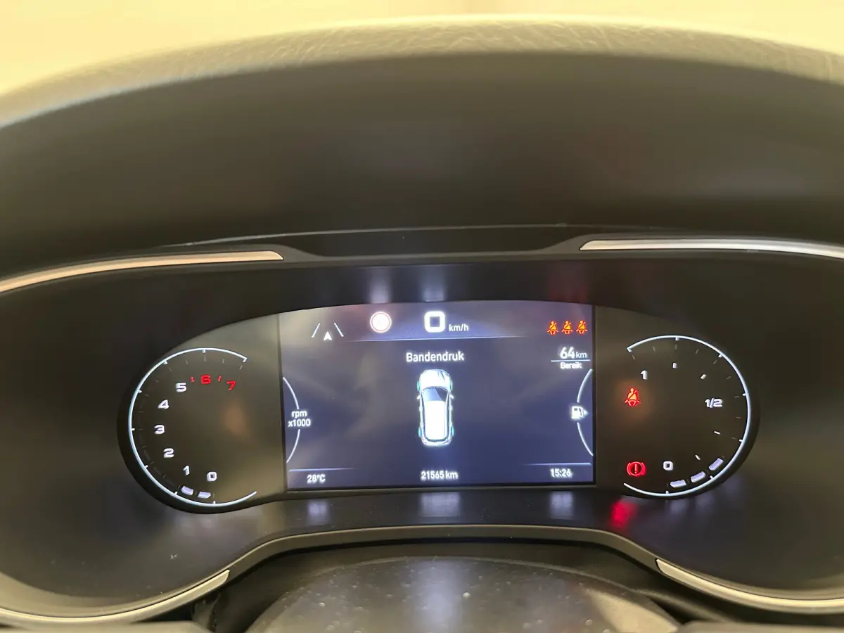 1.0 Cross Camera | Keyless | Navigatie | 17" Lichtmetaal | Climate | Adpatieve Cruise | Carplay | Achteruitrijcamera | Airco (automatisch) | Armsteun voor