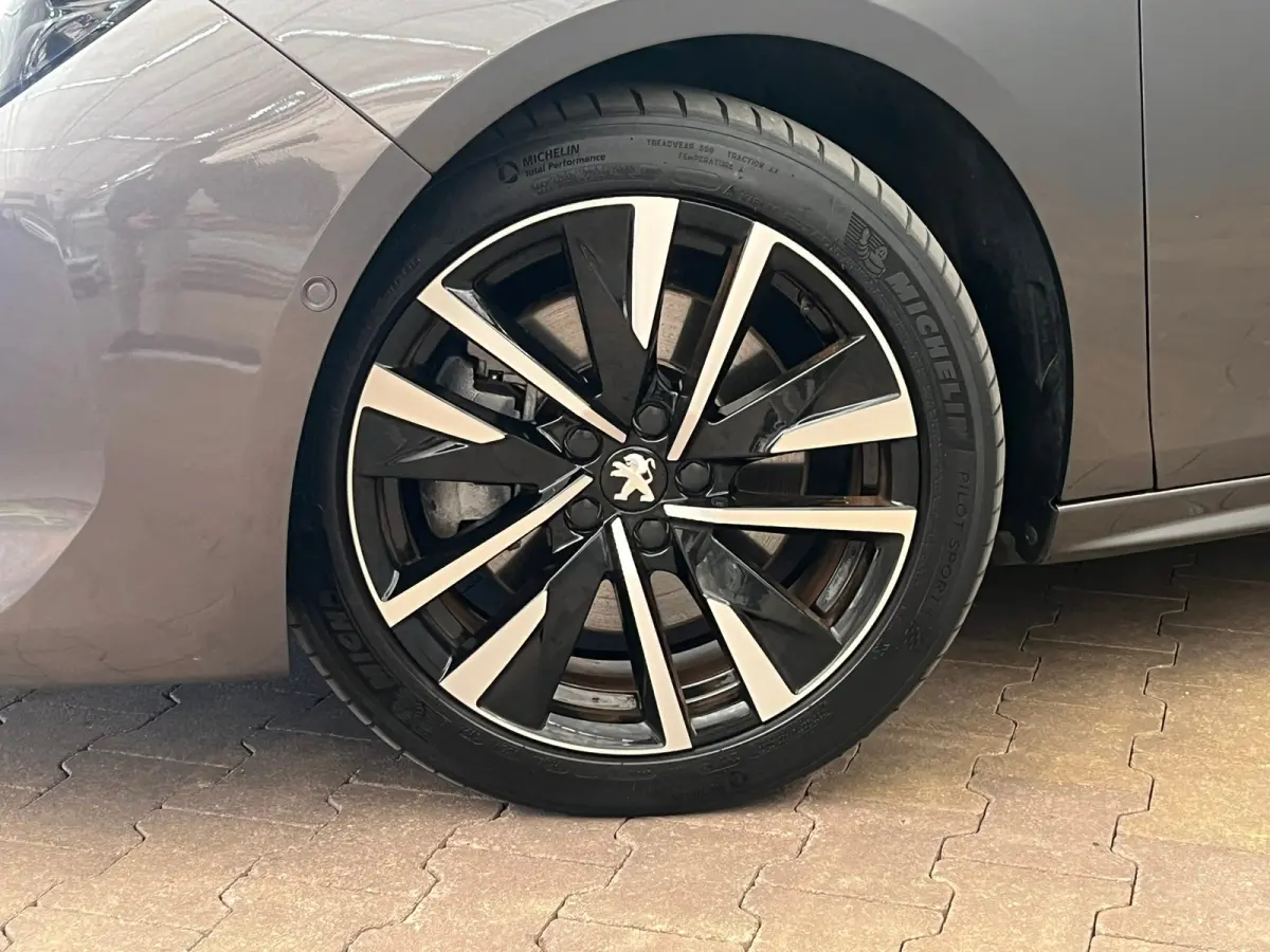 1.6 HYbrid 225 GT Focal | Elek. Achterklep | AGR-Stoelen | Stoelverwarming | LED | Parkeersensoren | Digitaal Dashboard | Achteruitrijcamera | Audio installatie premium | Comfortstoel(en)