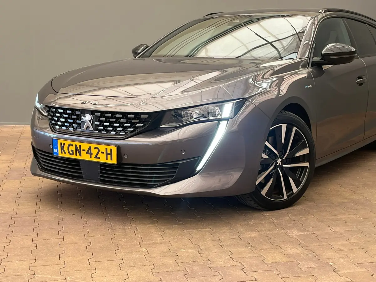 1.6 HYbrid 225 GT Focal | Elek. Achterklep | AGR-Stoelen | Stoelverwarming | LED | Parkeersensoren | Digitaal Dashboard | Achteruitrijcamera | Audio installatie premium | Comfortstoel(en)