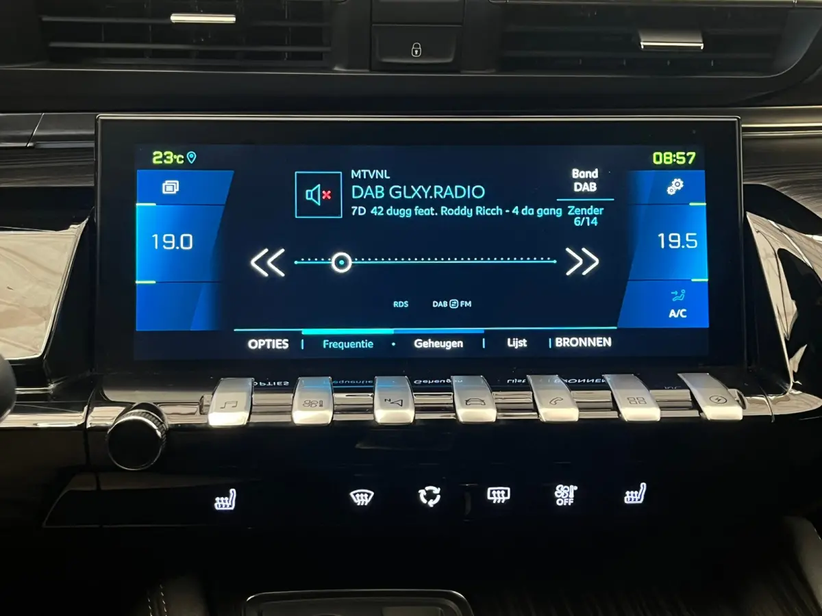 1.6 HYbrid 225 GT Focal | Elek. Achterklep | AGR-Stoelen | Stoelverwarming | LED | Parkeersensoren | Digitaal Dashboard | Achteruitrijcamera | Audio installatie premium | Comfortstoel(en)