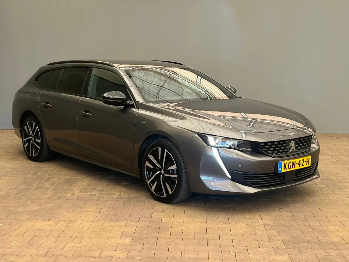 1.6 HYbrid 225 GT Focal | Elek. Achterklep | AGR-Stoelen | Stoelverwarming | LED | Parkeersensoren | Digitaal Dashboard | Achteruitrijcamera | Audio installatie premium | Comfortstoel(en)