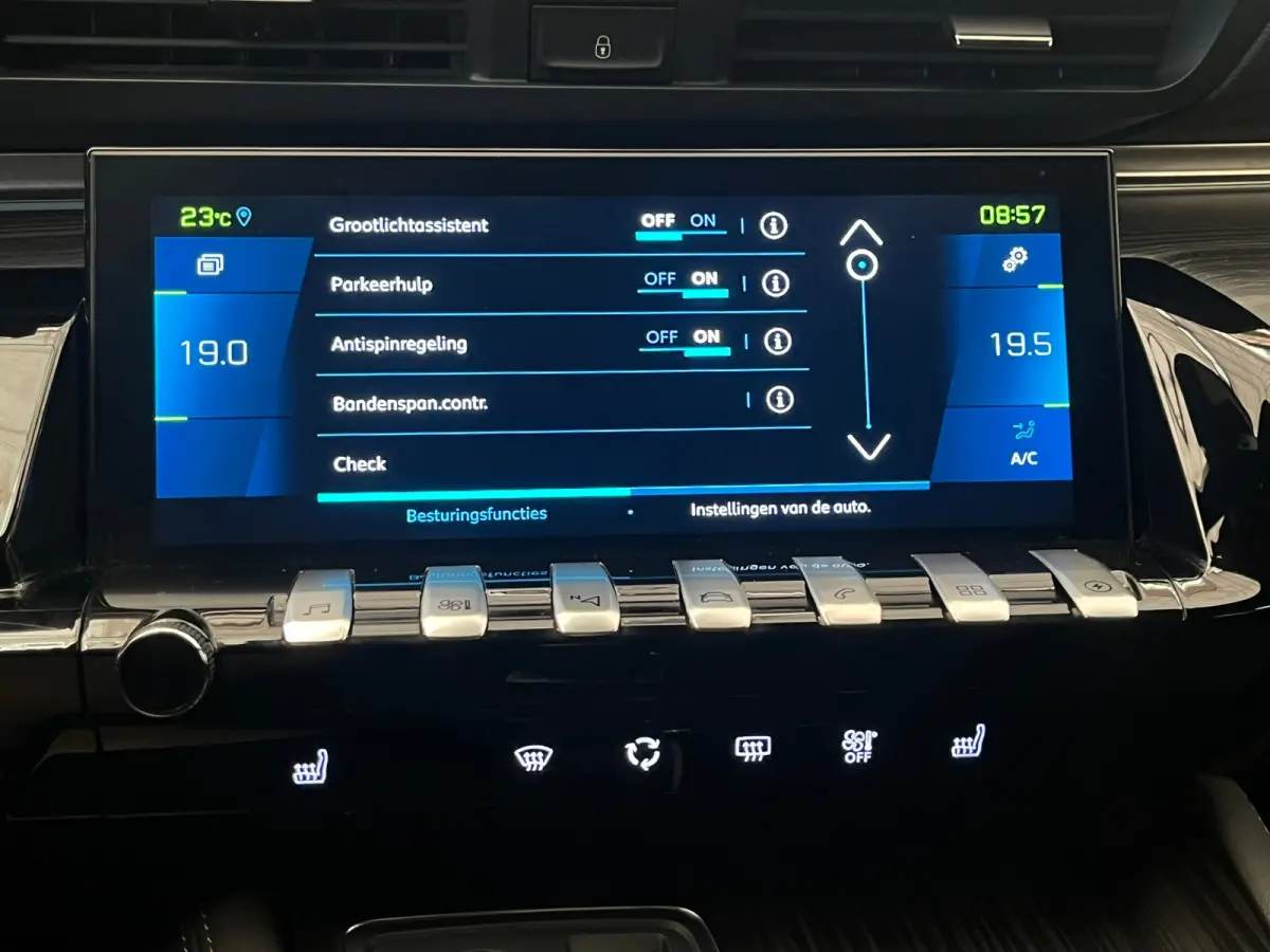 1.6 HYbrid 225 GT Focal | Elek. Achterklep | AGR-Stoelen | Stoelverwarming | LED | Parkeersensoren | Digitaal Dashboard | Achteruitrijcamera | Audio installatie premium | Comfortstoel(en)