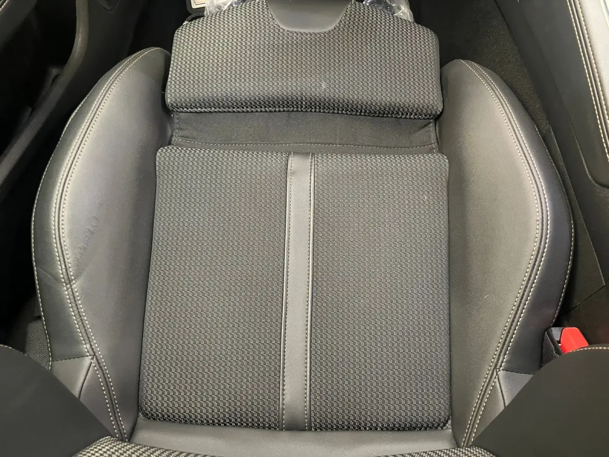 1.6 HYbrid 225 GT Focal | Elek. Achterklep | AGR-Stoelen | Stoelverwarming | LED | Parkeersensoren | Digitaal Dashboard | Achteruitrijcamera | Audio installatie premium | Comfortstoel(en)