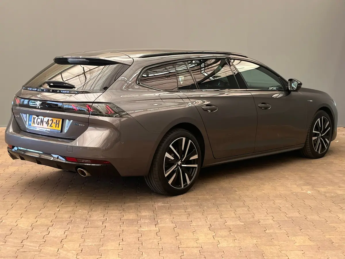1.6 HYbrid 225 GT Focal | Elek. Achterklep | AGR-Stoelen | Stoelverwarming | LED | Parkeersensoren | Digitaal Dashboard | Achteruitrijcamera | Audio installatie premium | Comfortstoel(en)