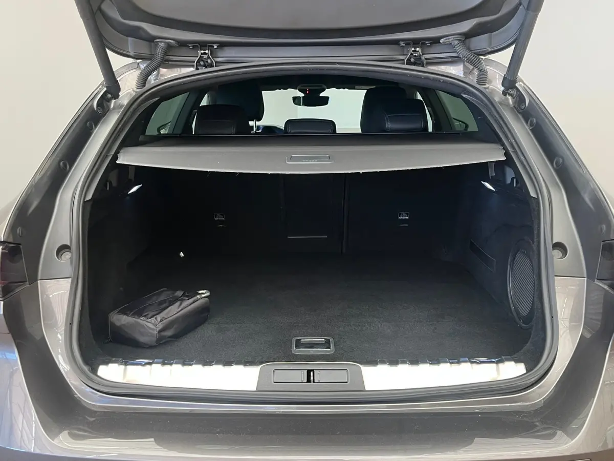 1.6 HYbrid 225 GT Focal | Elek. Achterklep | AGR-Stoelen | Stoelverwarming | LED | Parkeersensoren | Digitaal Dashboard | Achteruitrijcamera | Audio installatie premium | Comfortstoel(en)