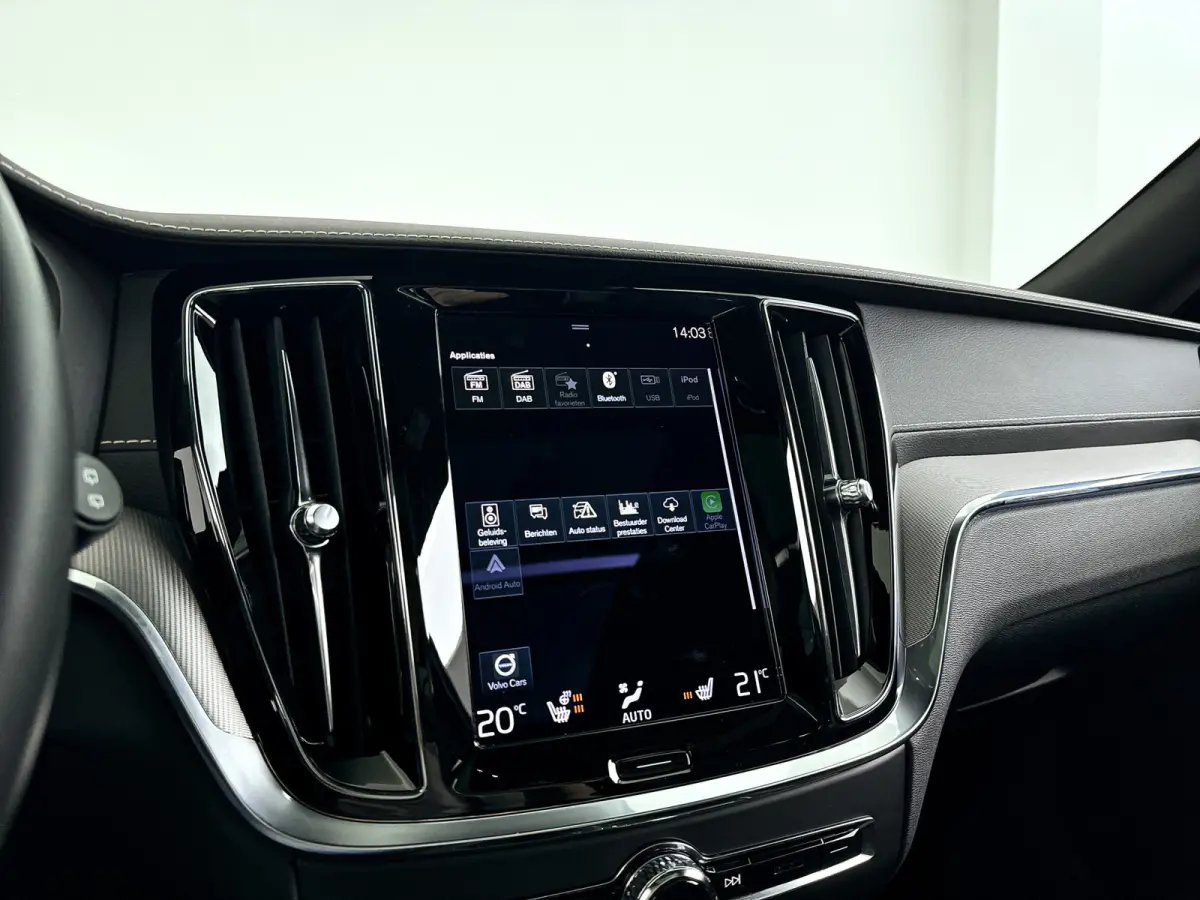 T6 Plug-in hybrid AWD Ultimate Dark | Panoramadak | Parkeercamera | Head-up display | Harman Kardon | Stoel- en Stuurverwarming