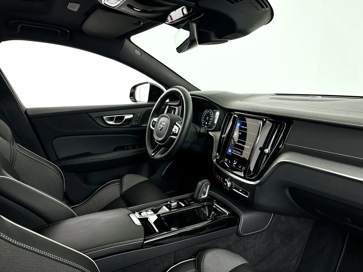 T6 Plug-in hybrid AWD Ultimate Dark | Panoramadak | Parkeercamera | Head-up display | Harman Kardon | Stoel- en Stuurverwarming