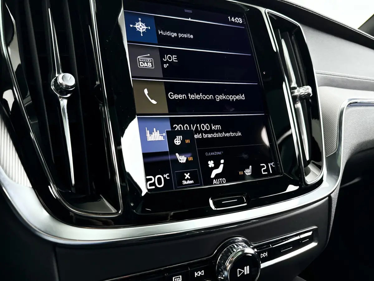 T6 Plug-in hybrid AWD Ultimate Dark | Panoramadak | Parkeercamera | Head-up display | Harman Kardon | Stoel- en Stuurverwarming