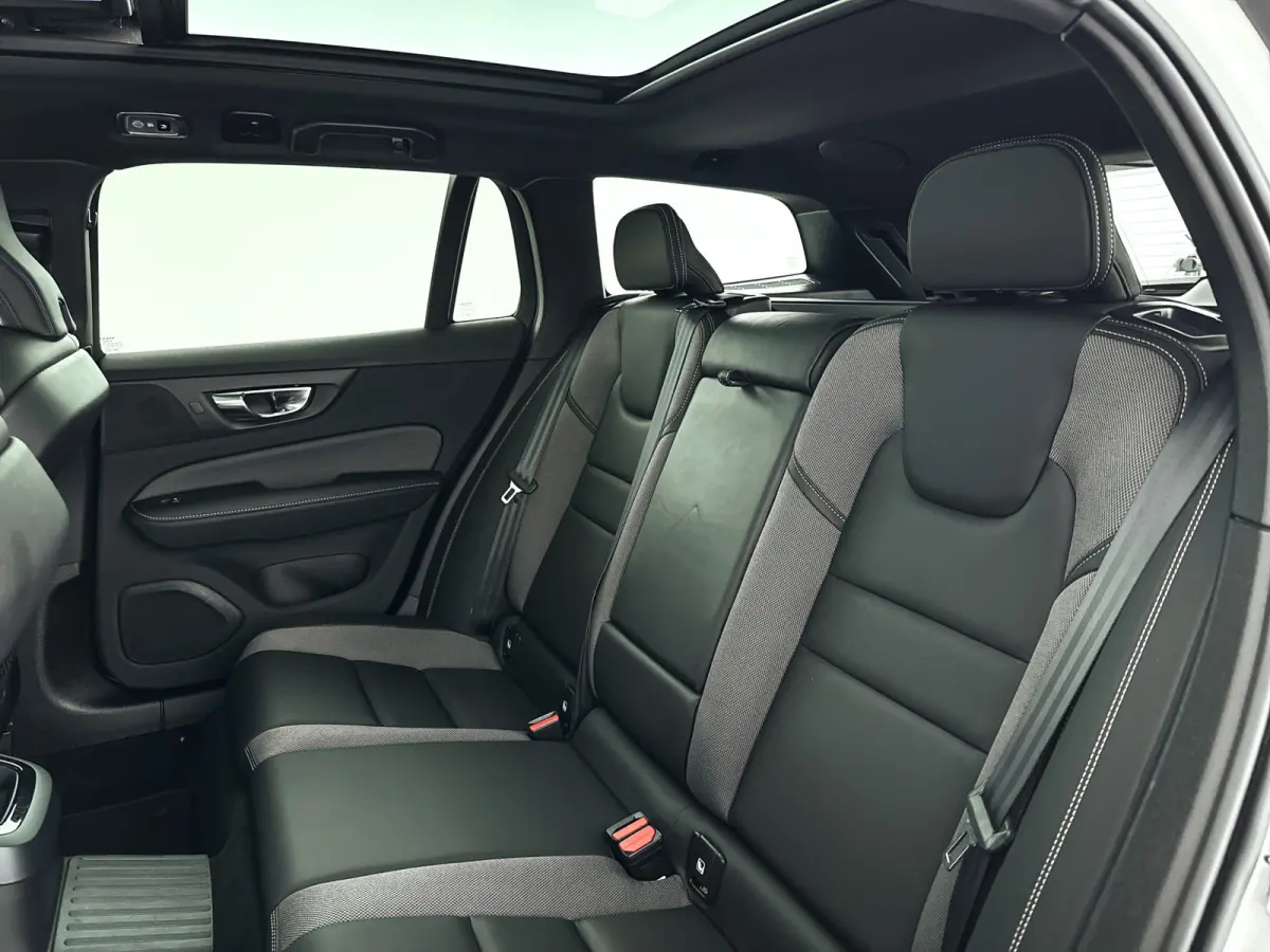 T6 Plug-in hybrid AWD Ultimate Dark | Panoramadak | Parkeercamera | Head-up display | Harman Kardon | Stoel- en Stuurverwarming