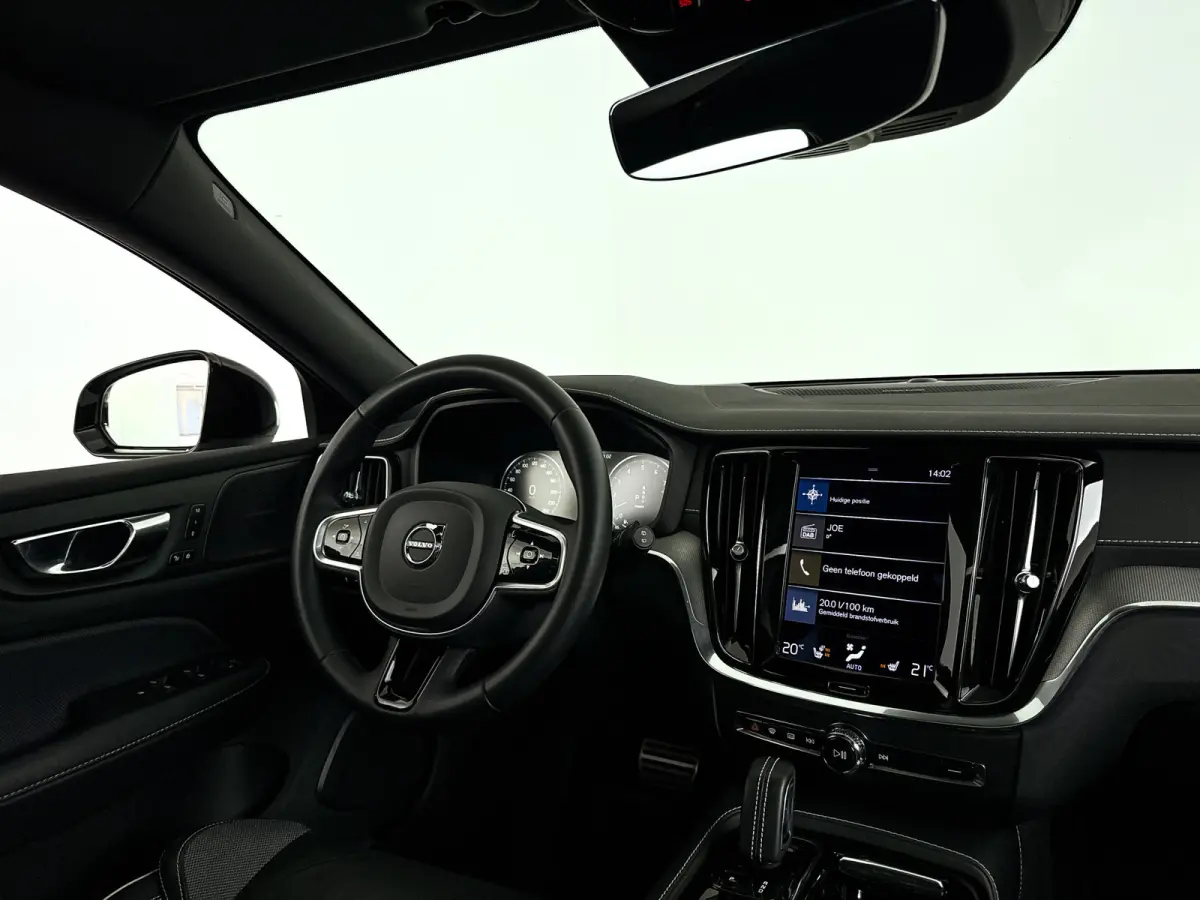 T6 Plug-in hybrid AWD Ultimate Dark | Panoramadak | Parkeercamera | Head-up display | Harman Kardon | Stoel- en Stuurverwarming