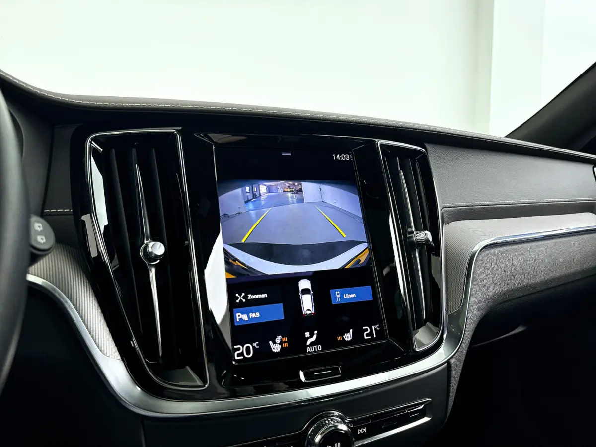 T6 Plug-in hybrid AWD Ultimate Dark | Panoramadak | Parkeercamera | Head-up display | Harman Kardon | Stoel- en Stuurverwarming