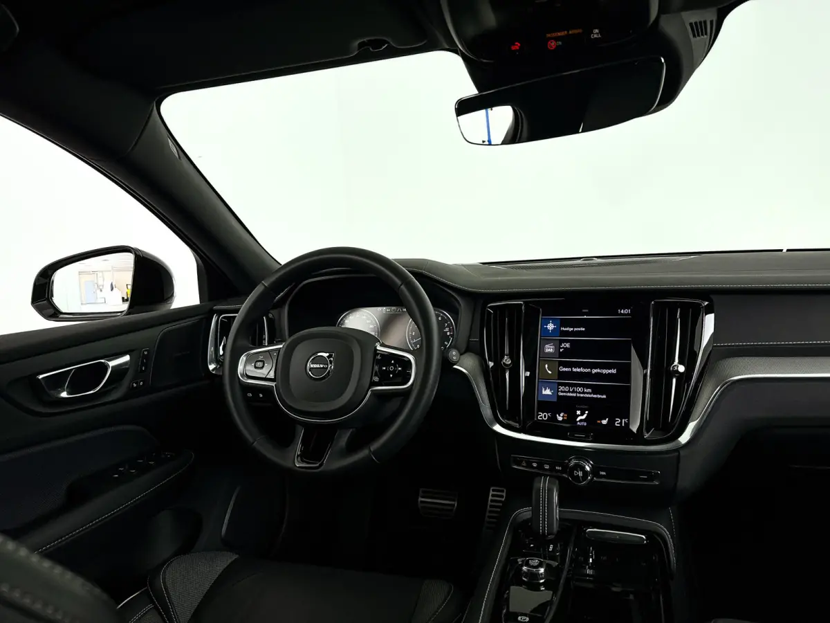 T6 Plug-in hybrid AWD Ultimate Dark | Panoramadak | Parkeercamera | Head-up display | Harman Kardon | Stoel- en Stuurverwarming