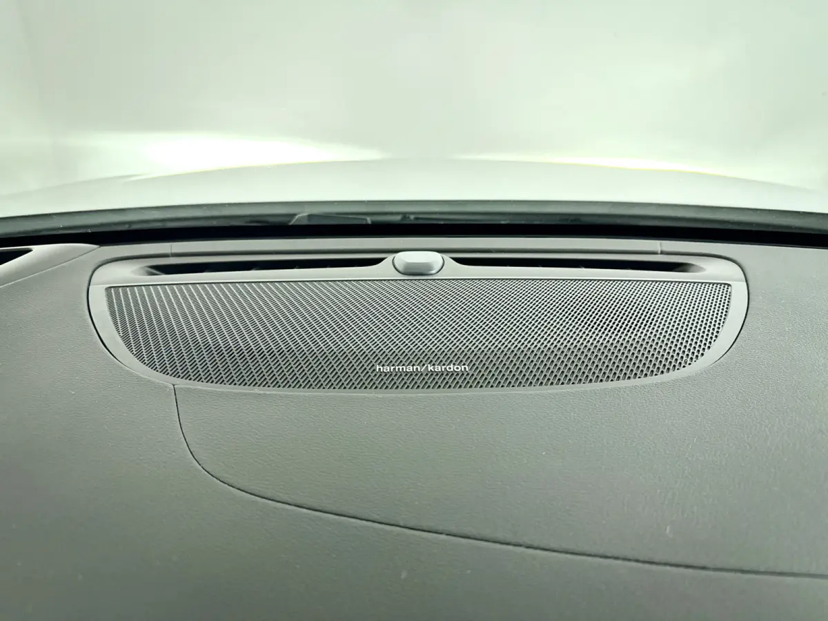 T6 Plug-in hybrid AWD Ultimate Dark | Panoramadak | Parkeercamera | Head-up display | Harman Kardon | Stoel- en Stuurverwarming