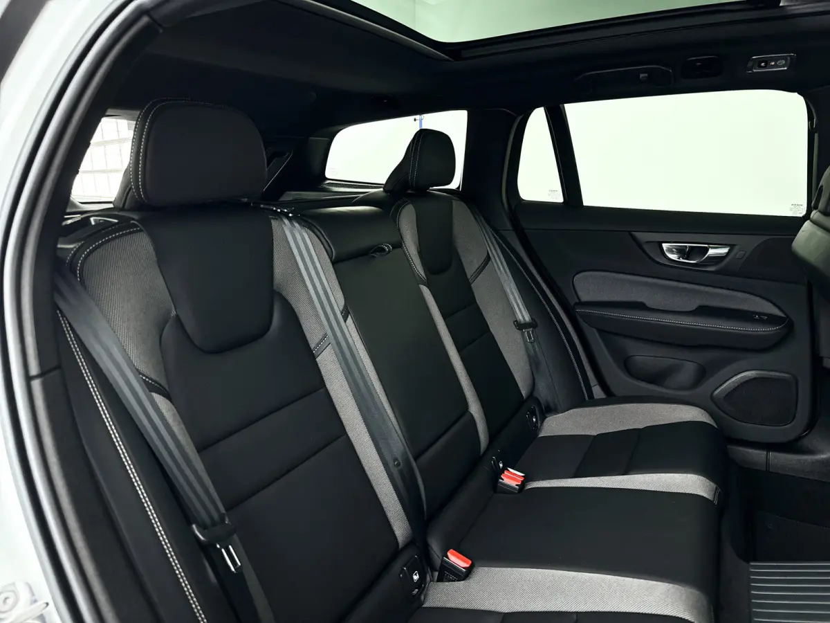 T6 Plug-in hybrid AWD Ultimate Dark | Panoramadak | Parkeercamera | Head-up display | Harman Kardon | Stoel- en Stuurverwarming