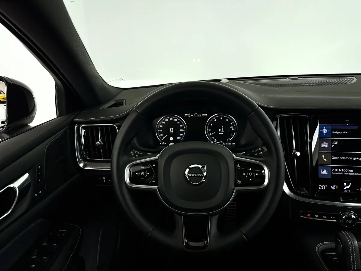 T6 Plug-in hybrid AWD Ultimate Dark | Panoramadak | Parkeercamera | Head-up display | Harman Kardon | Stoel- en Stuurverwarming