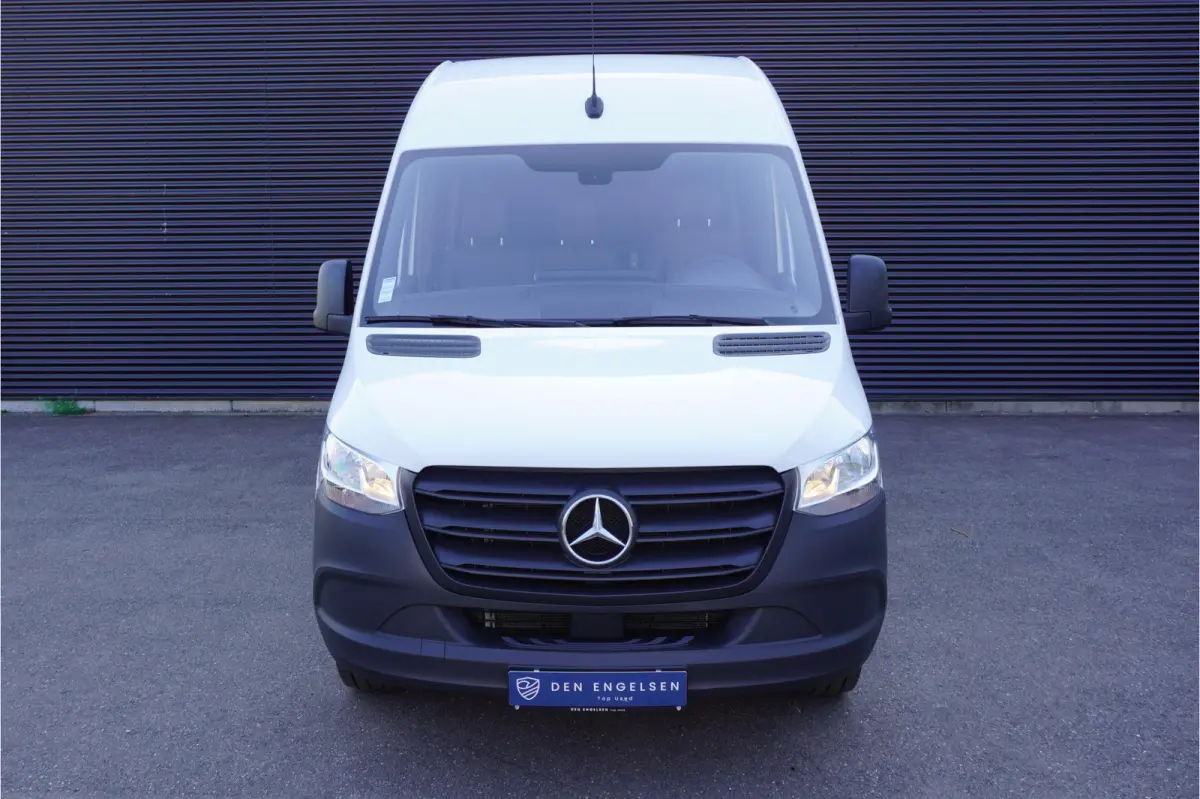 317 170pk Automaat L3H2 Dubbele cabine 6 persoons 3500kg Trekgewicht Camera Navigatie Apple carplay Trekhaak