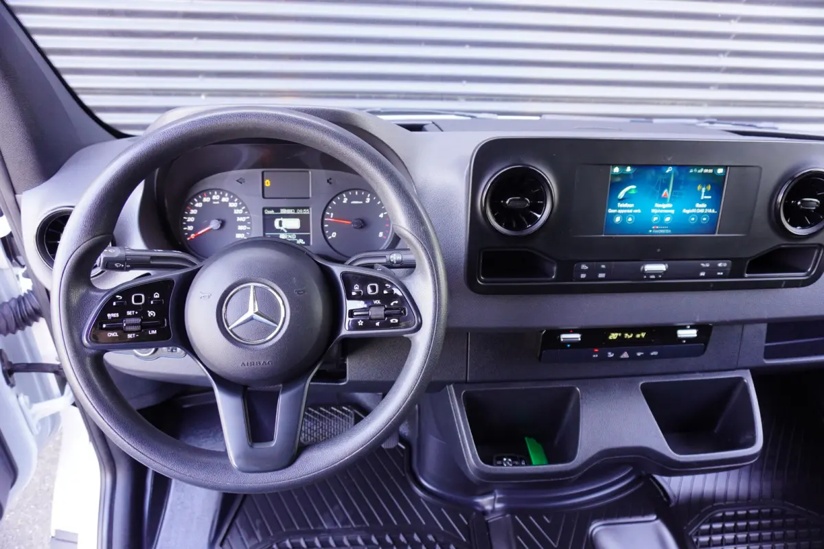 317 170pk Automaat L3H2 Dubbele cabine 6 persoons 3500kg Trekgewicht Camera Navigatie Apple carplay Trekhaak
