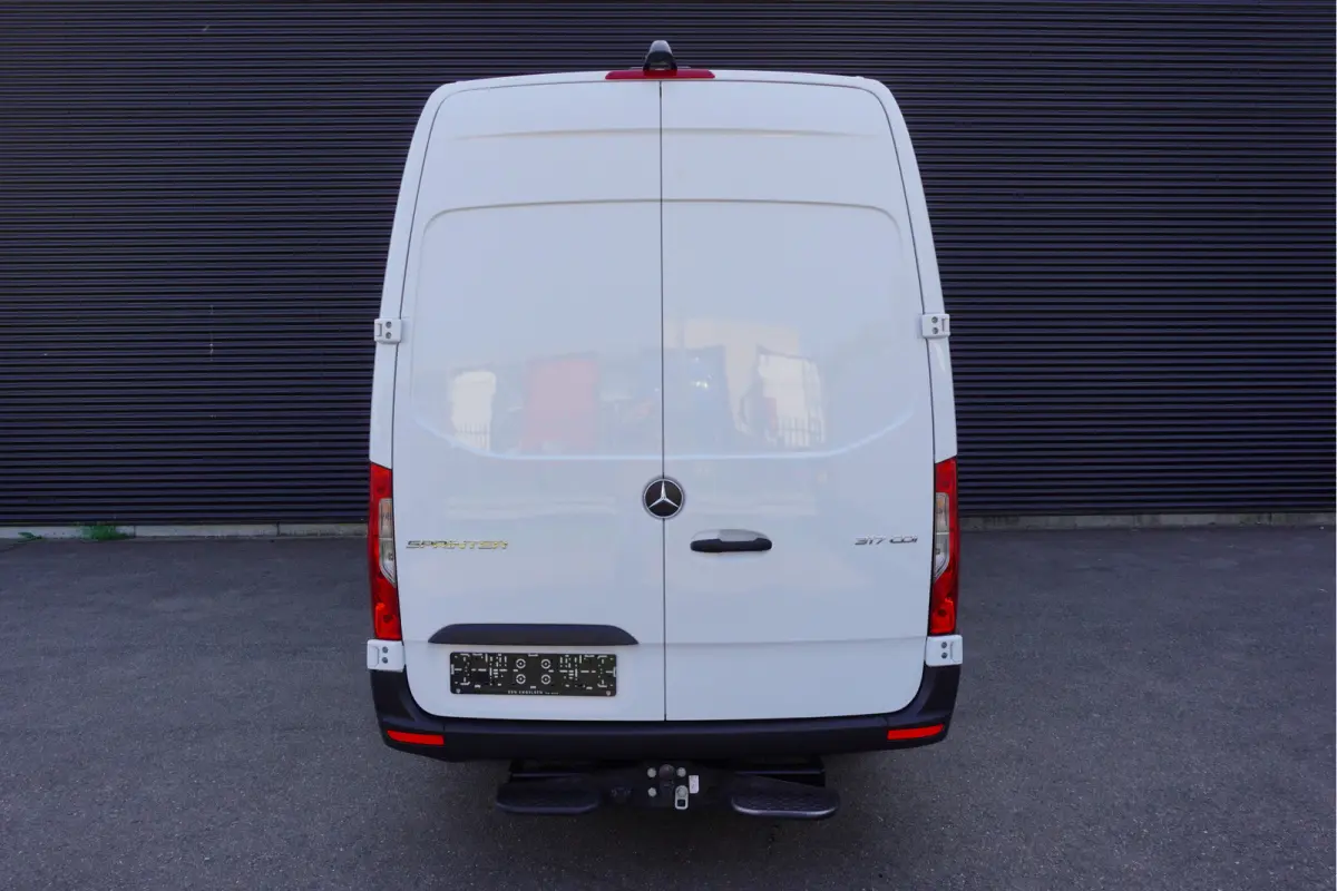 317 170pk Automaat L3H2 Dubbele cabine 6 persoons 3500kg Trekgewicht Camera Navigatie Apple carplay Trekhaak