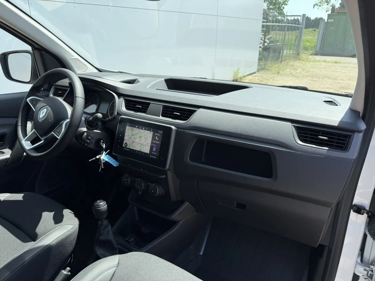 Comfort 1.3 TCe 100PK **Benzine** L1 Airco Navigatie Carplay Cruise Control Parkeersensoren Kastwand Inbouw