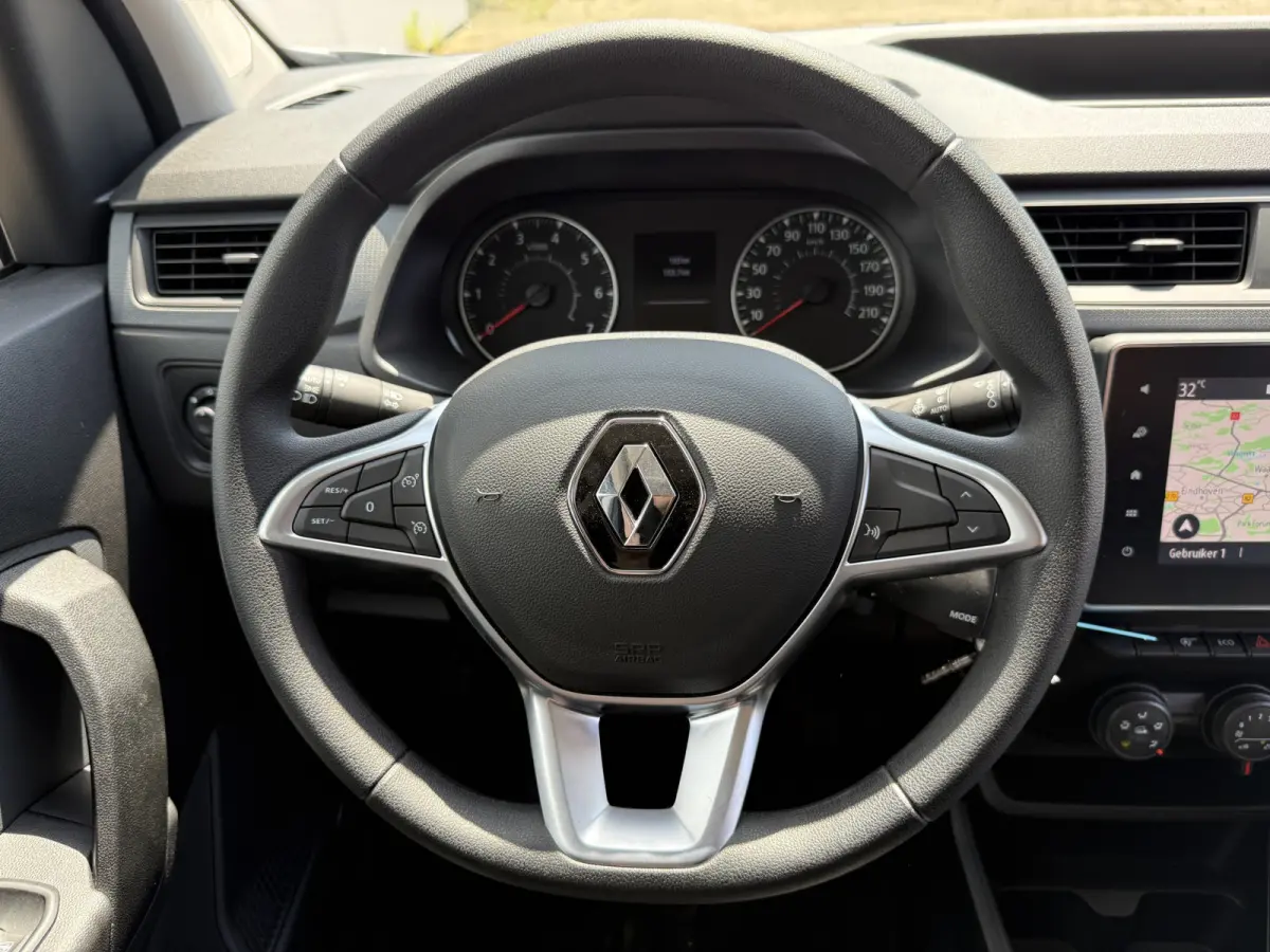 Comfort 1.3 TCe 100PK **Benzine** L1 Airco Navigatie Carplay Cruise Control Parkeersensoren Kastwand Inbouw