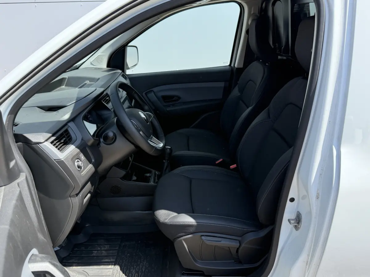 Comfort 1.3 TCe 100PK **Benzine** L1 Airco Navigatie Carplay Cruise Control Parkeersensoren Kastwand Inbouw