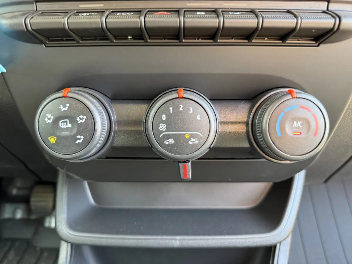 Comfort 1.3 TCe 100PK **Benzine** L1 Airco Navigatie Carplay Cruise Control Parkeersensoren Kastwand Inbouw