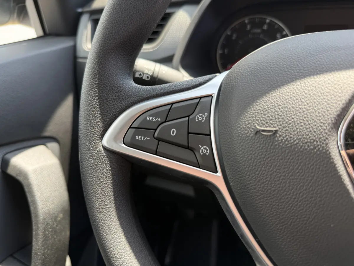 Comfort 1.3 TCe 100PK **Benzine** L1 Airco Navigatie Carplay Cruise Control Parkeersensoren Kastwand Inbouw