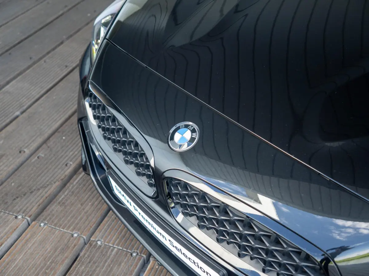 M40i | M Sportpakket | M Adaptief onderstel | 19 inch | Comfort Access | Windscherm | 	Elektrisch verstelbare stoelen | Harman Kardon