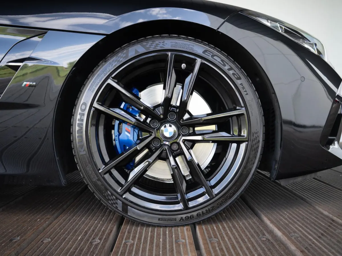 M40i | M Sportpakket | M Adaptief onderstel | 19 inch | Comfort Access | Windscherm | 	Elektrisch verstelbare stoelen | Harman Kardon