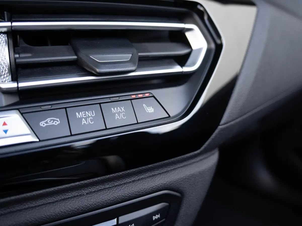 M40i | M Sportpakket | M Adaptief onderstel | 19 inch | Comfort Access | Windscherm | 	Elektrisch verstelbare stoelen | Harman Kardon