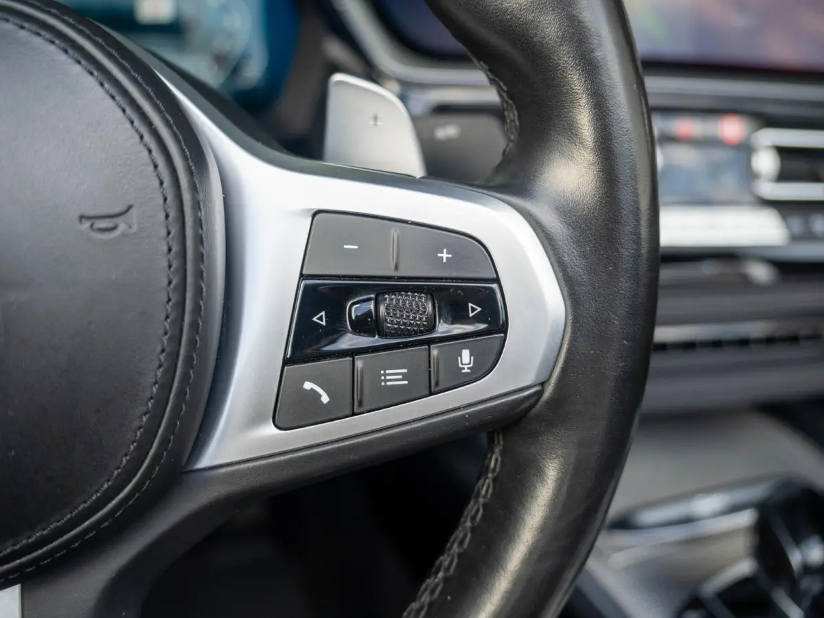 M40i | M Sportpakket | M Adaptief onderstel | 19 inch | Comfort Access | Windscherm | 	Elektrisch verstelbare stoelen | Harman Kardon