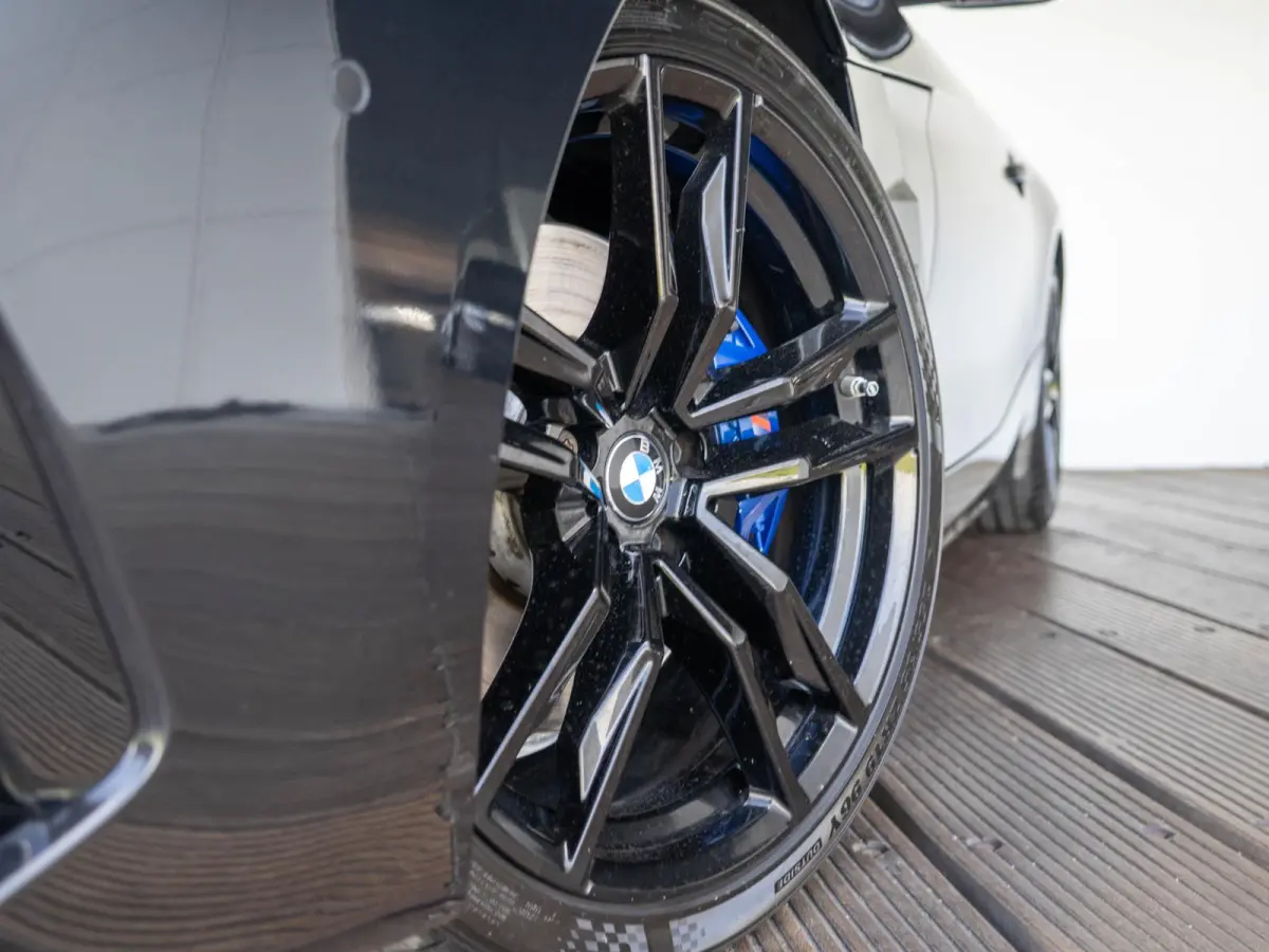M40i | M Sportpakket | M Adaptief onderstel | 19 inch | Comfort Access | Windscherm | 	Elektrisch verstelbare stoelen | Harman Kardon
