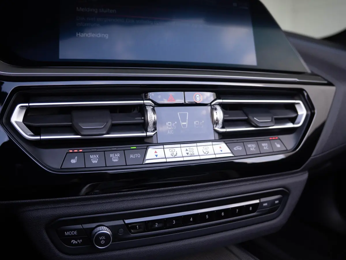 M40i | M Sportpakket | M Adaptief onderstel | 19 inch | Comfort Access | Windscherm | 	Elektrisch verstelbare stoelen | Harman Kardon