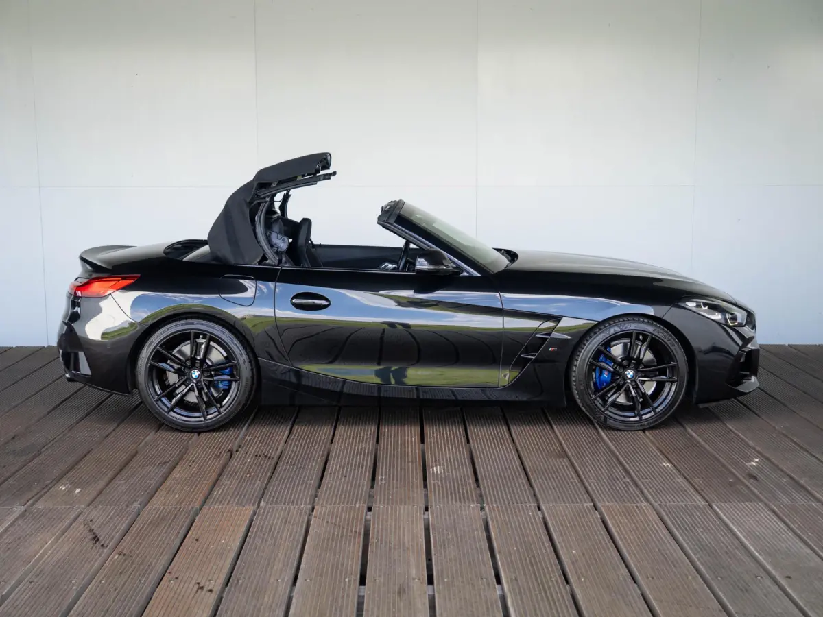 M40i | M Sportpakket | M Adaptief onderstel | 19 inch | Comfort Access | Windscherm | 	Elektrisch verstelbare stoelen | Harman Kardon
