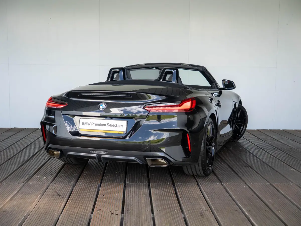 M40i | M Sportpakket | M Adaptief onderstel | 19 inch | Comfort Access | Windscherm | 	Elektrisch verstelbare stoelen | Harman Kardon