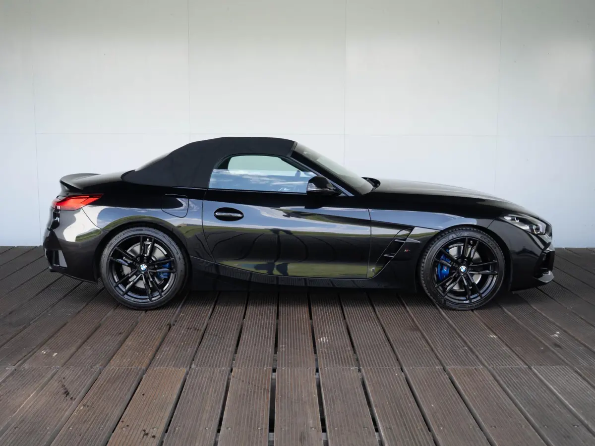 M40i | M Sportpakket | M Adaptief onderstel | 19 inch | Comfort Access | Windscherm | 	Elektrisch verstelbare stoelen | Harman Kardon