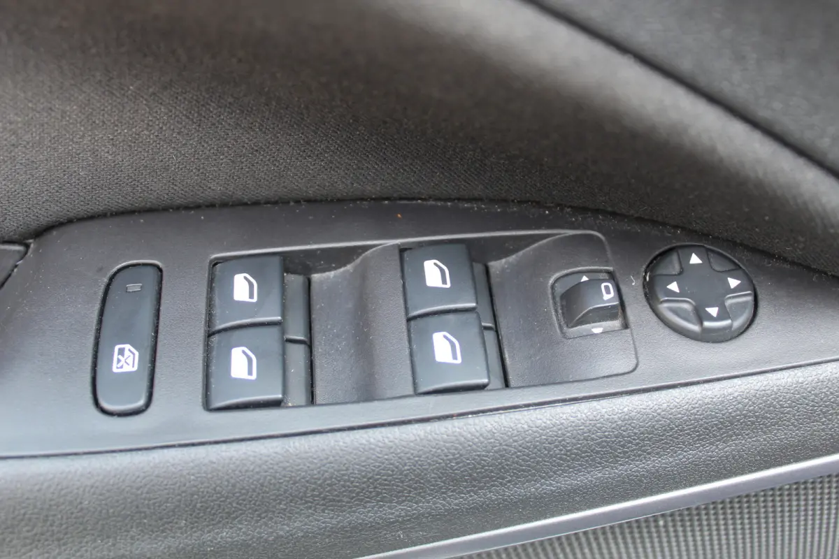 1.2 Turbo Edition l Stuur- en Stoelverwarming l Cruise Contol l Achteruitrijcamera l Airco l Apple carplay/ Android auto