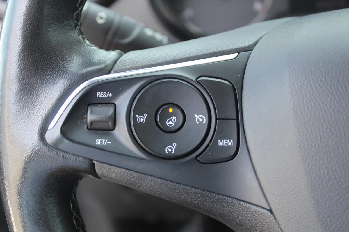 1.2 Turbo Edition l Stuur- en Stoelverwarming l Cruise Contol l Achteruitrijcamera l Airco l Apple carplay/ Android auto