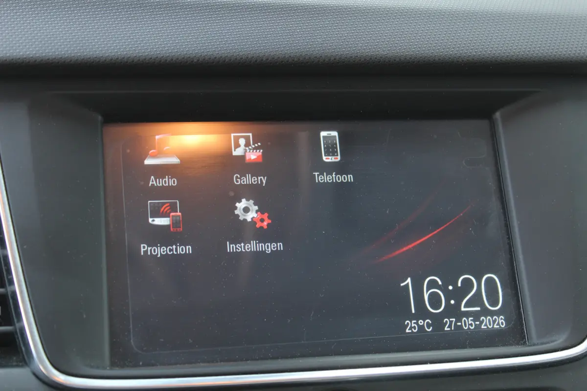 1.2 Turbo Edition l Stuur- en Stoelverwarming l Cruise Contol l Achteruitrijcamera l Airco l Apple carplay/ Android auto
