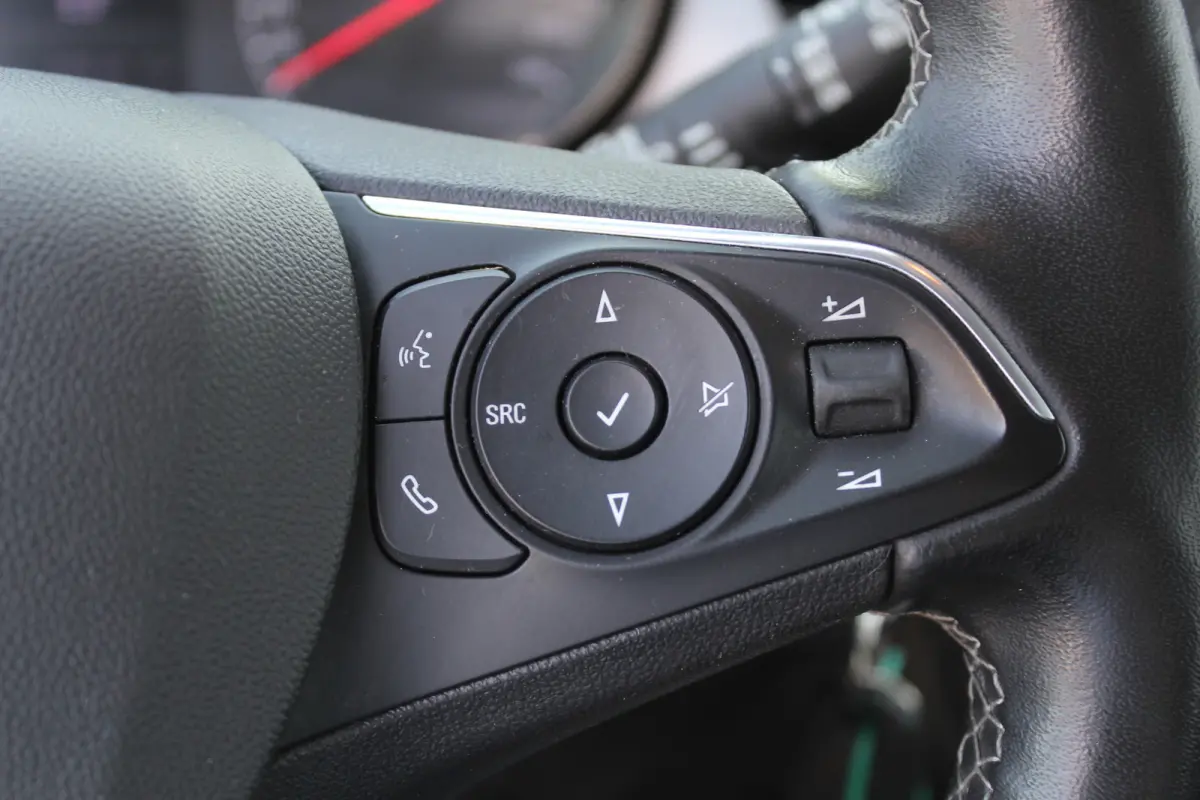 1.2 Turbo Edition l Stuur- en Stoelverwarming l Cruise Contol l Achteruitrijcamera l Airco l Apple carplay/ Android auto