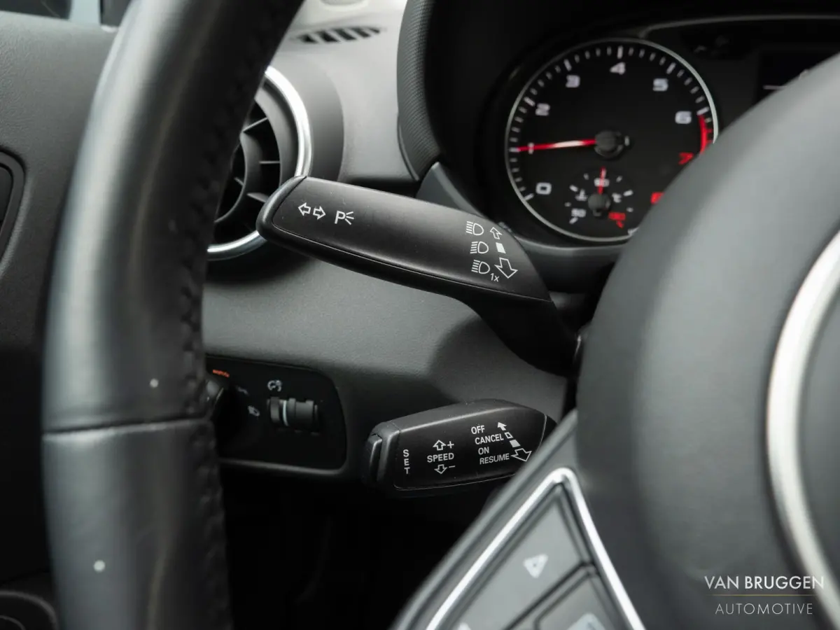 1.0 TFSI S-Line Automaat LED Cruise NAP Stoelverw.