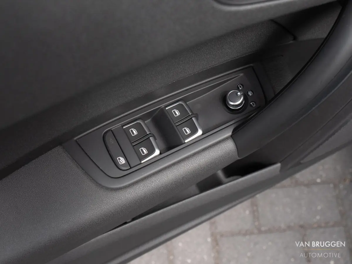 1.0 TFSI S-Line Automaat LED Cruise NAP Stoelverw.