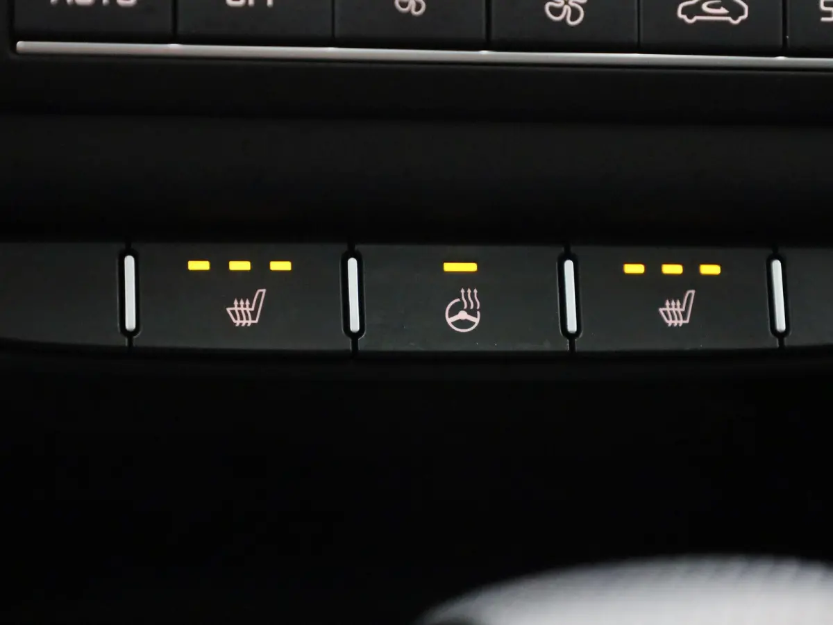 1.5 T-GDi GT-Line | Automaat | Apple Carplay/Android Auto | Panoramadak | Achteruitrijcamera | Parkeersensoren | Stoelverwarming | Stuurverwarming |