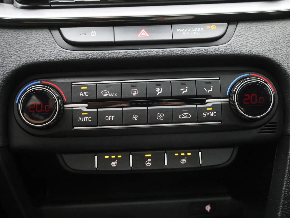 1.5 T-GDi GT-Line | Automaat | Apple Carplay/Android Auto | Panoramadak | Achteruitrijcamera | Parkeersensoren | Stoelverwarming | Stuurverwarming |