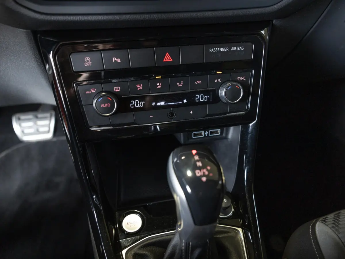 1.0 TSI 2x R-Line / 115pk / Achteruitrij camera / Dodehoek herkenning /