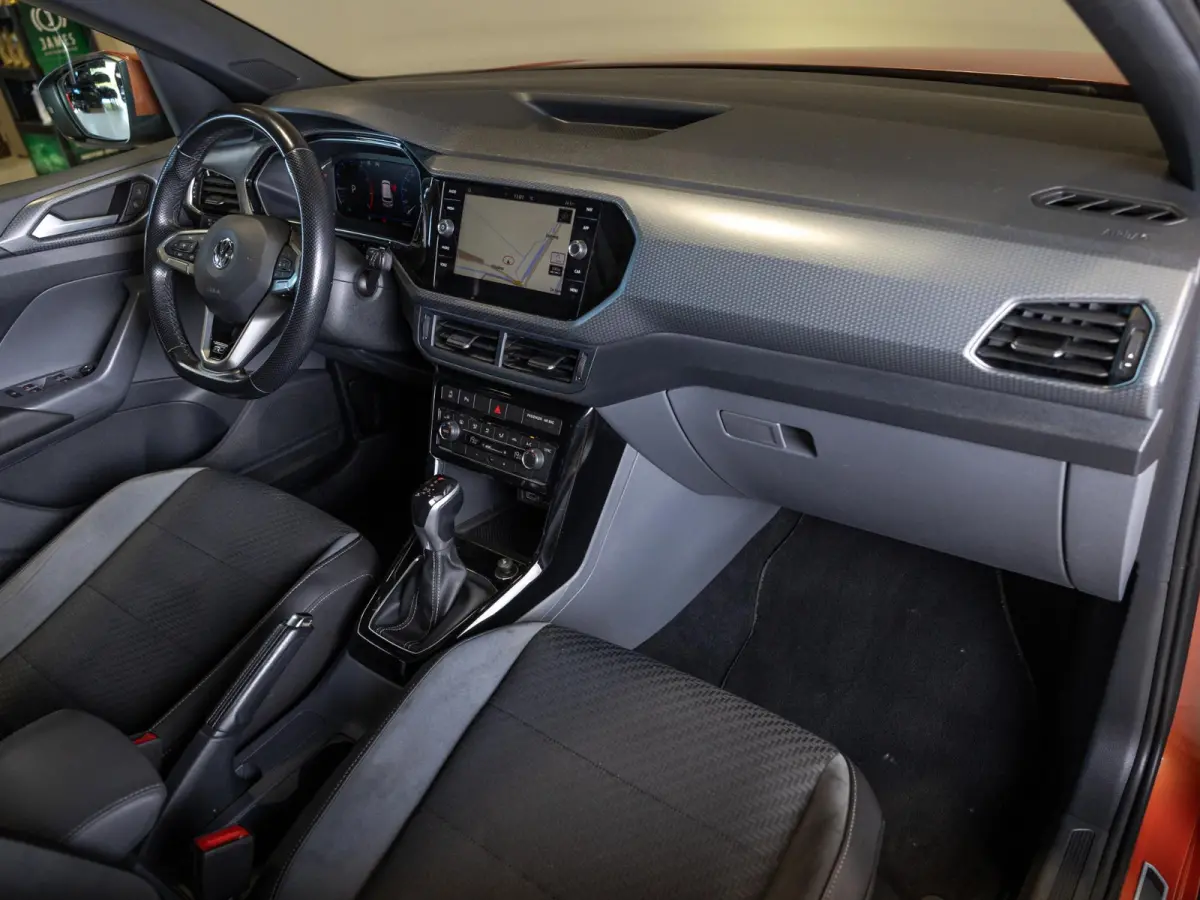 1.0 TSI 2x R-Line / 115pk / Achteruitrij camera / Dodehoek herkenning /