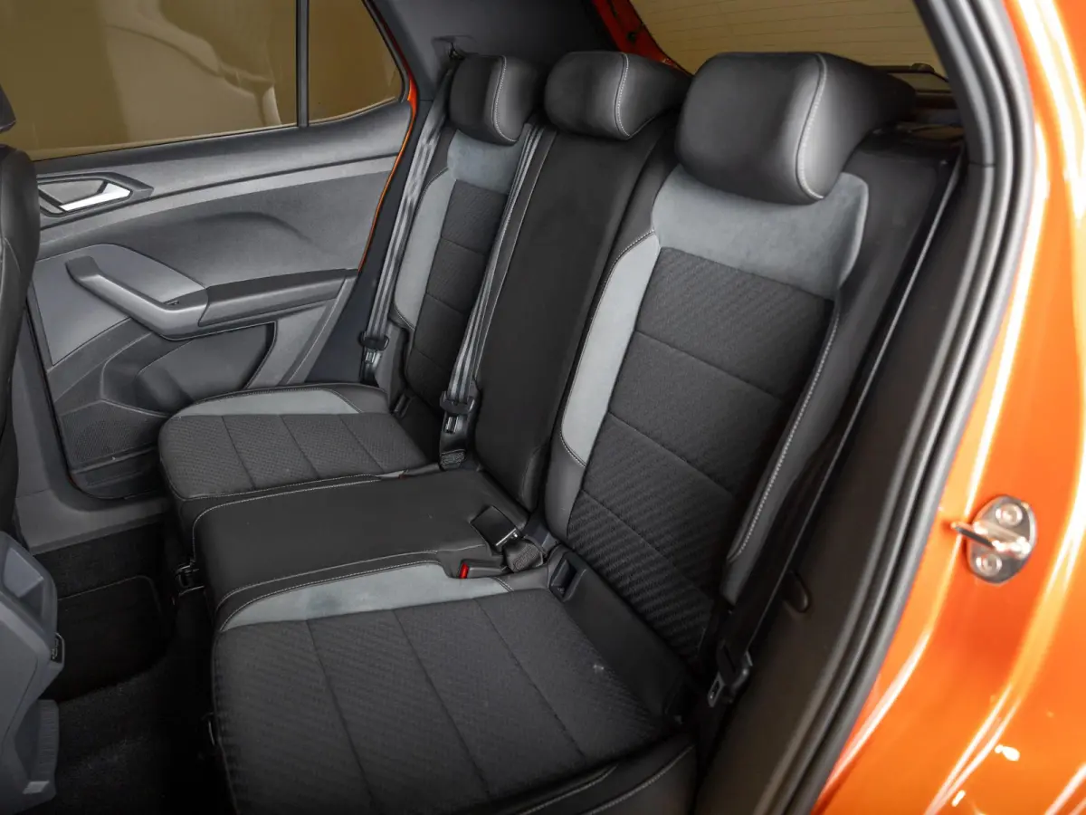 1.0 TSI 2x R-Line / 115pk / Achteruitrij camera / Dodehoek herkenning /